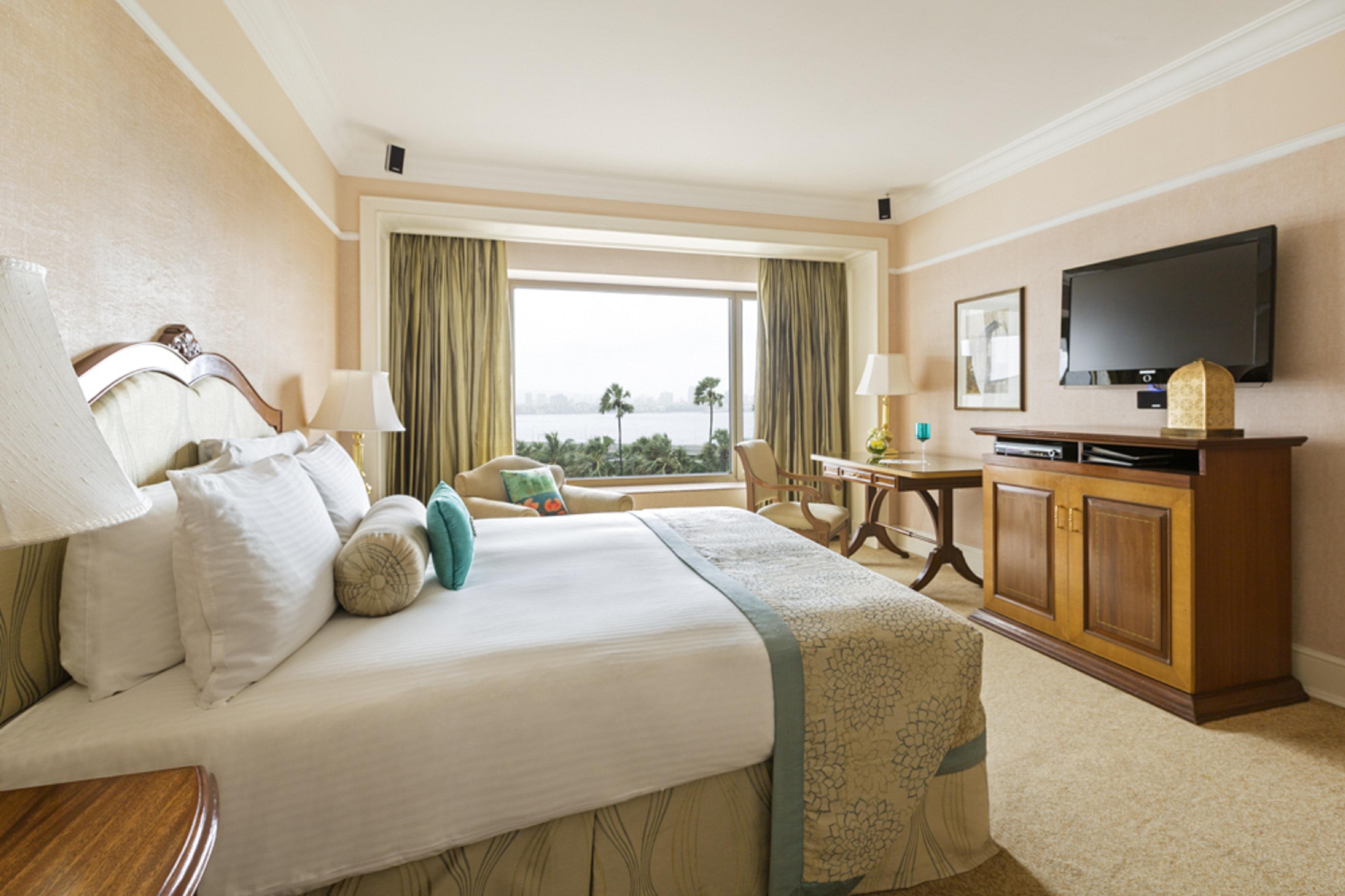Taj Lands End 5*